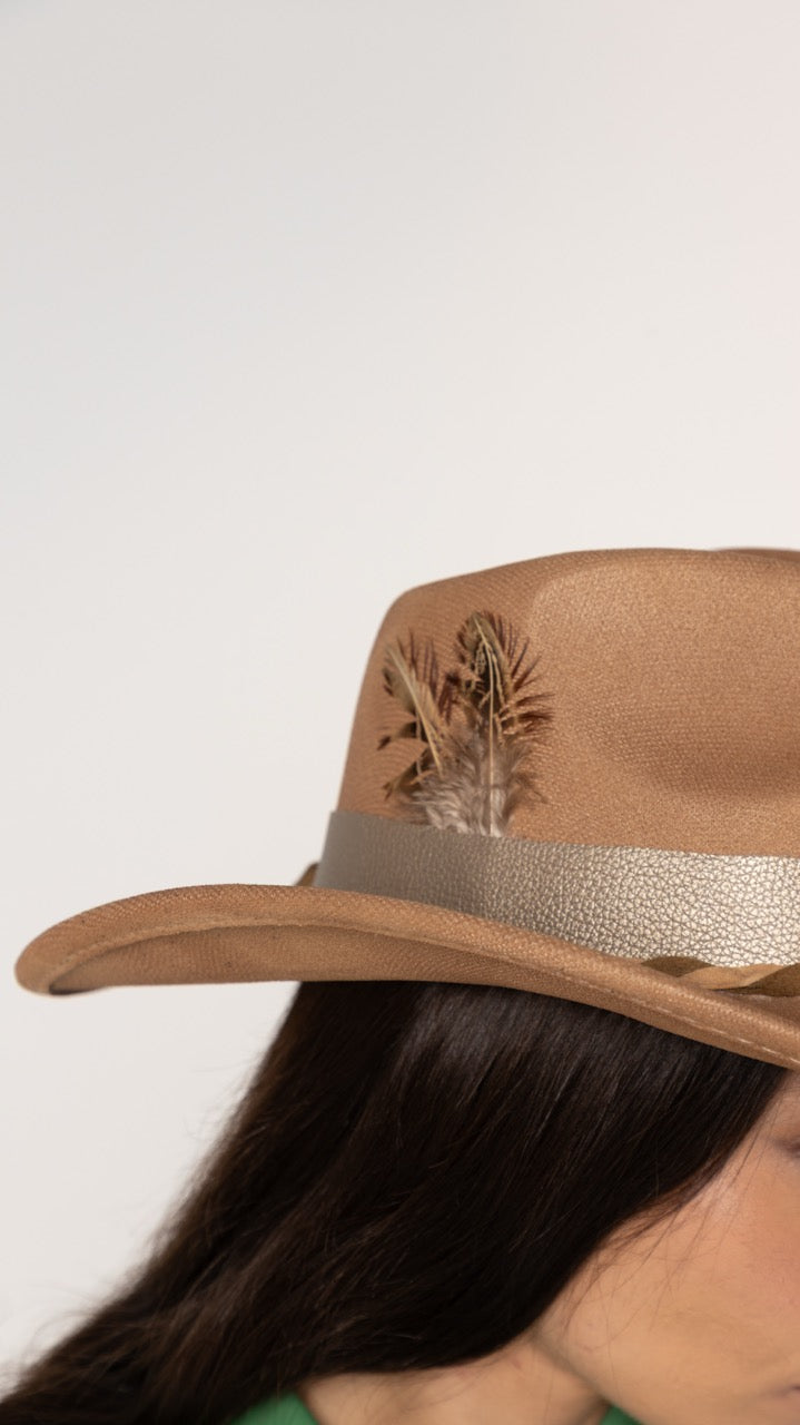 Chapéu Lucky Feather Caramelo