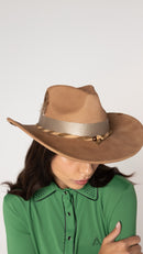 Chapéu Lucky Feather Caramelo